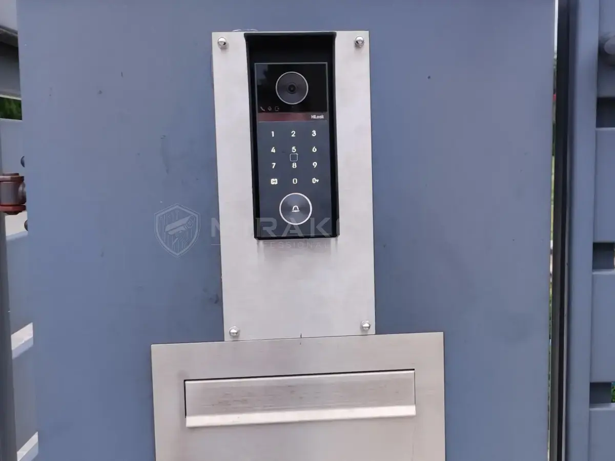 Wymiana starego domofonu Urmet na wideodomofon IP Hikvision w Łodzi