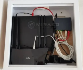 Rejestrator Hikvision, switch PoE oraz router LTE zapewniający zdalny dostęp. Rejestrator Hikvision switch PoE i router LTE w obudowie