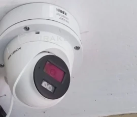 Nowa kamera Hikvision zamontowana wewnątrz domu
