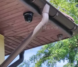 Nowa kamera zamontowana przed rurą spustową rynny