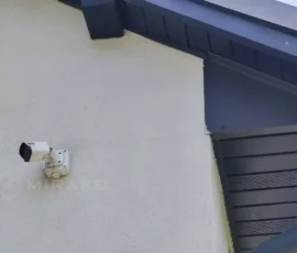Dotychczasowa kamera BCS obserwująca wjazd na posesję