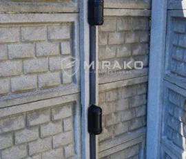 Zewnętrzne bariery podczerwieni alarmu na terenie firmy