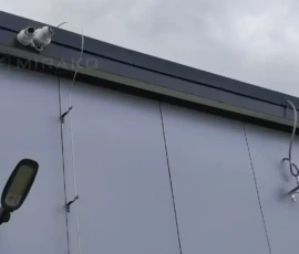 Kamery monitoringu i link radiowy Ubiquiti na hali głównej
