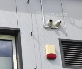 Kamery IP obserwujące wejścia i parking