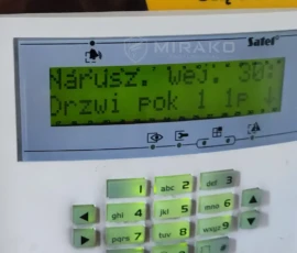 Manipulator Satel pokazujący usterki systemu alarmowego po przepięciu