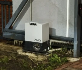 Napęd bramy wjazdowej sterowany z systemu alarmowego