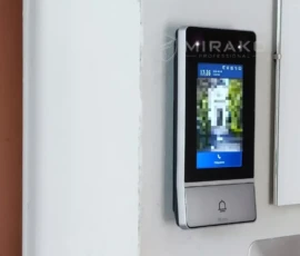 Panel Hikvision z funkcją rozpoznawania twarzy i połączeń interkomowych