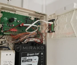 Centrala alarmowa Satel Integra 128 z zasilaniem awaryjnym