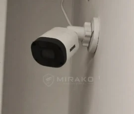 Kamera tubowa Kenik zamontowana na ścianie